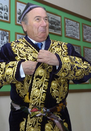 Kann auch casual: Geldwechsler Blatter.
