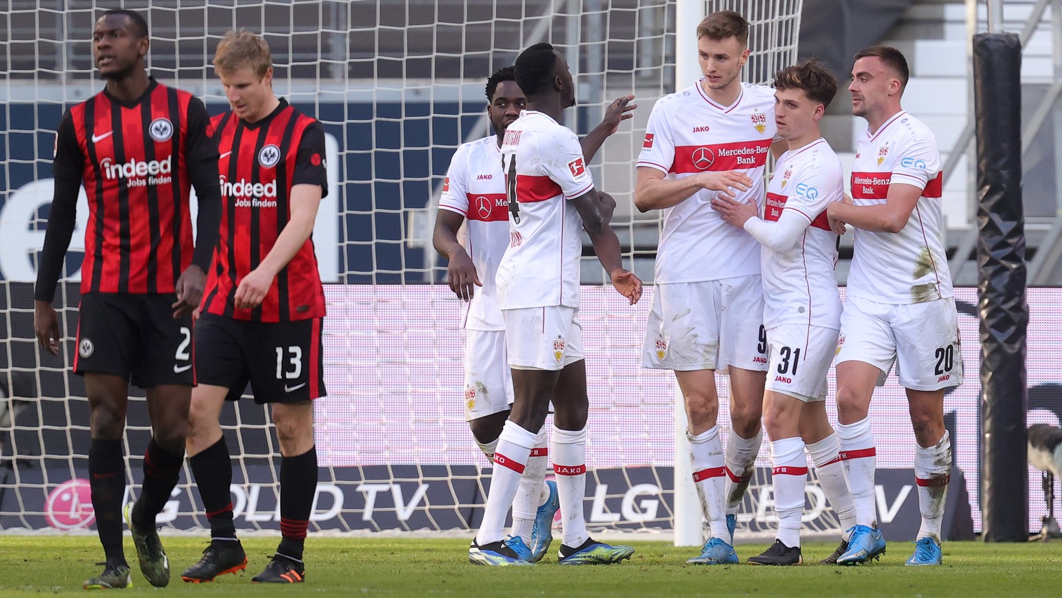 epa09056917 Players of VfB Stuttgart celebrate the team&#039;s first goal during the German Bundesliga soccer match between Eintracht Frankfurt and VfB Stuttgart at Deutsche Bank Park in Frankfurt am  ...