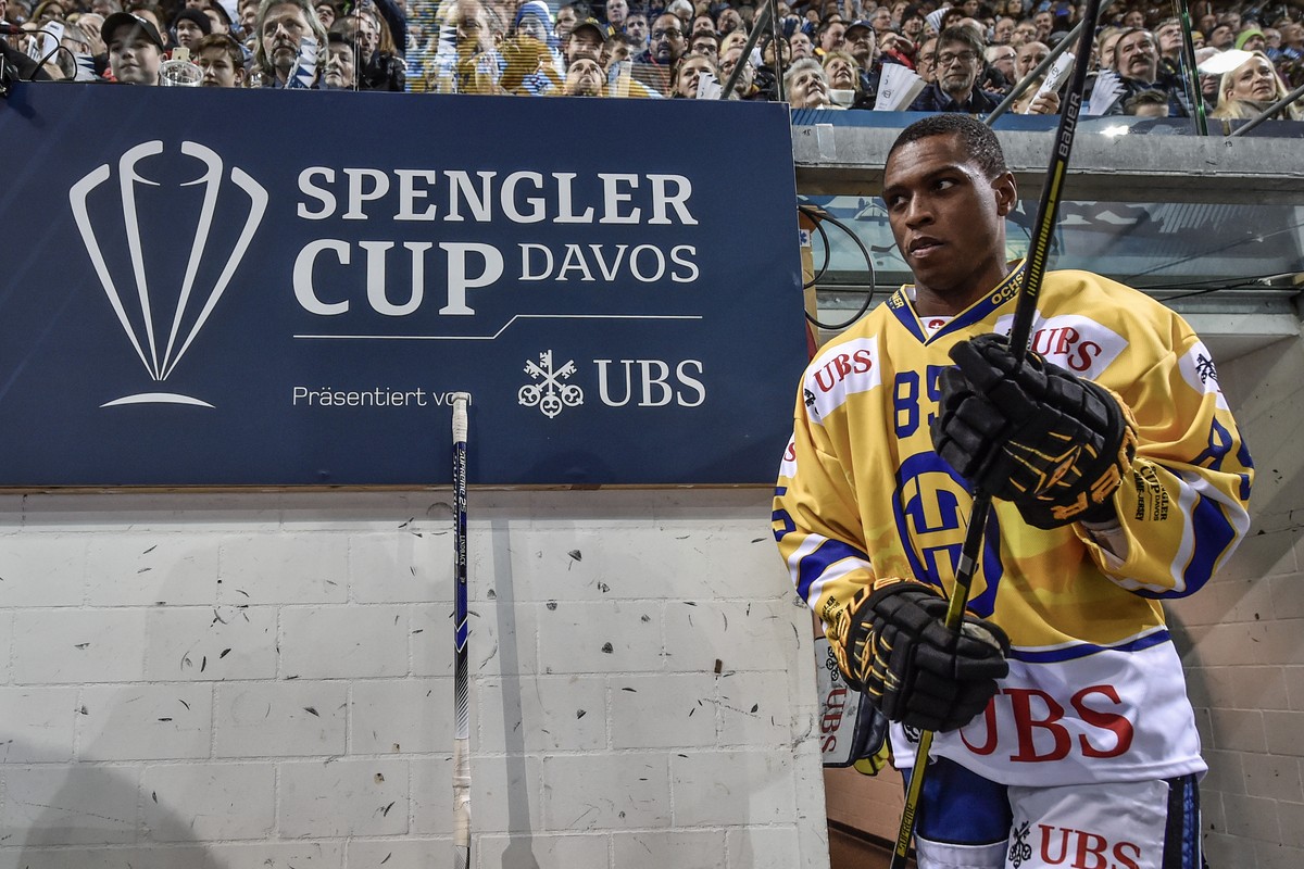 Davos' Clarence Kparghai during the game between Thomas Sabo Ice Tigers and HC Davos, at the 92th Spengler Cup ice hockey tournament in Davos, Switzerland, Thursday, December 27, 2018. (KEYSTONE/ ...