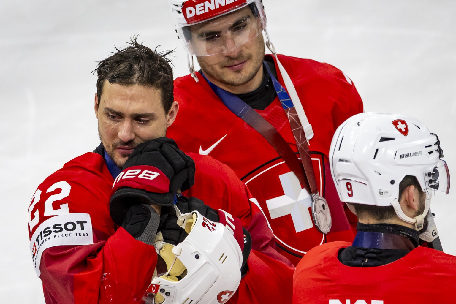 Switerland's players Nino Niederreiter and Timo Meier react after the victory of the team USA during the gold medal game between Switzerland and USA at the IIHF 2025 World Championship, at the Av ...