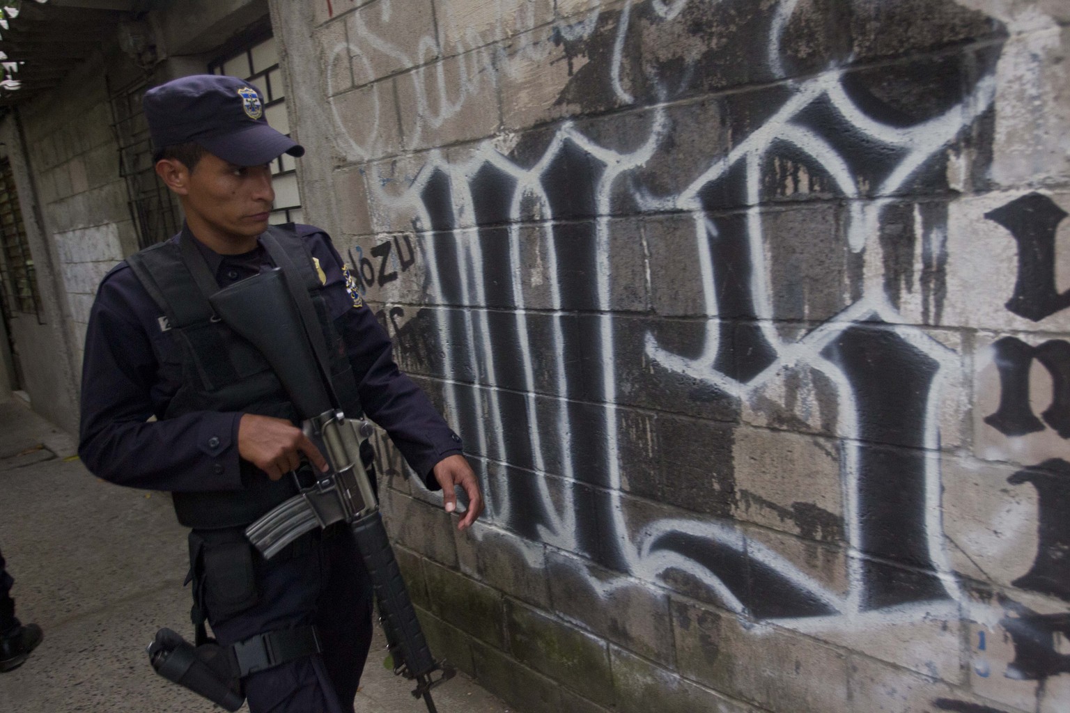 Die Polizei wird verdächtigt, dass sie mit den Kriminellen gemeinsame Sache macht.