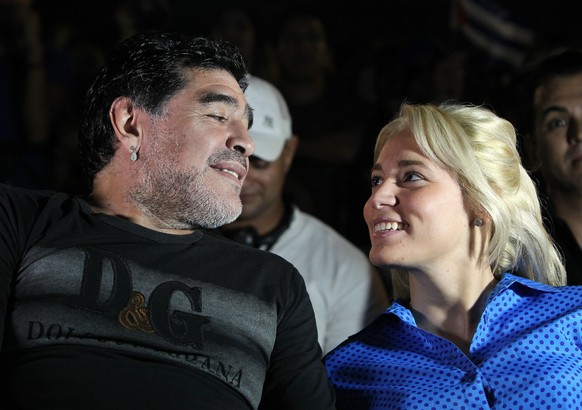 Ein Bild aus glücklicheren Zeiten: Maradona mit seiner 31 Jahre jüngeren Freundin Rocio Oliva.