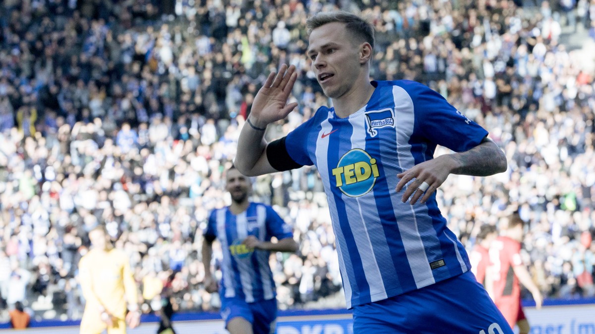 epa07109395 Berlin's Ondrej Duda celebrates after scoring during the German Bundesliga soccer match between Hertha BSC and SC Freiburg in Berlin, Germany, 21 October 2018. EPA/KAMIL ZIHNIOGLU