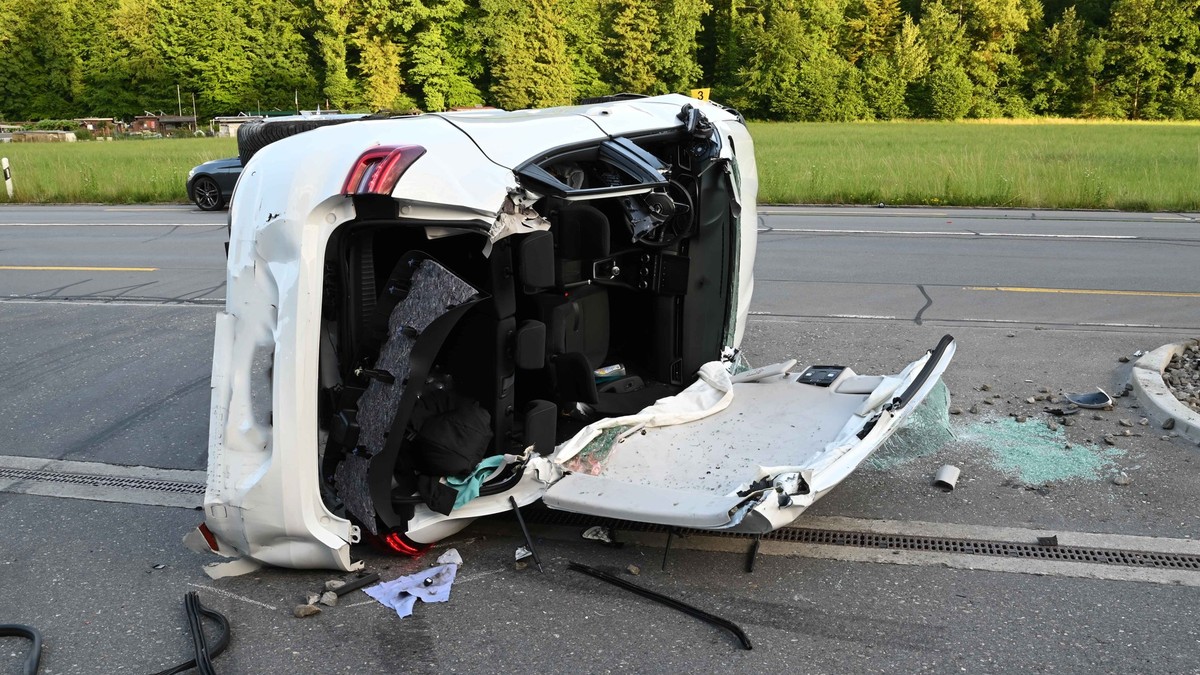 Acht verletzte Personen bei Auffahrunfall mit vier Autos in 