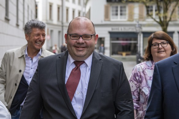 Der Luzerner Regierungsratskandidat, Armin Hartmann von der SVP trifft im Luzerner Regierungsgebaeude ein, anlaesslich der Luzerner Regierungsratswahlen und Gesammterneuerungswahlen vom Sonntag, 2. Ap ...