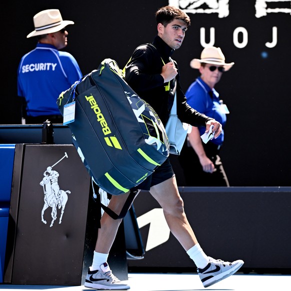 epa11091240 Carlos Alcaraz of Spain leaves the court following the retirement of his opponent Juncheng Shang of China during their 3rd round match on Day 7 of the 2024 Australian Open at Melbourne Par ...