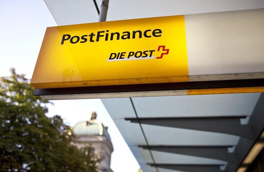 ARCHIVBILD ZUR GEPLANTEN STELLENAUSLAGERUNG BEI DER POSTFINANCE, AM DONNERSTAG, 21. SEPTEMBER 2017 - [Editor&#039;s Note: Logo veraltet] Logo der Post bei der Poststelle am Baerenplatz in Bern, aufgen ...