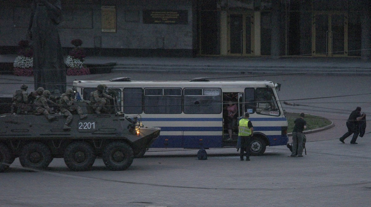 epa08559220 Policemen ride an armoured personnel carrier (APC) during the release of hostages captured in the bus in the downtown of the Western Ukrainian city of Lutsk, Ukraine, 21 July 2020. Accordi ...