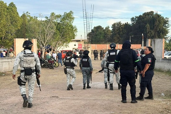 epa12681620 Members of the Mexican National Guard guard the area where an armed attack took place in the city of Salamanca, Mexico, 25 January 2026. At least 11 people were killed and 12 more were inj ...