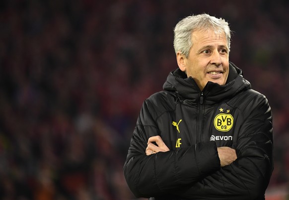 epa07984210 Dortmund&#039;s head coach Lucien Favre reacts during the German Bundesliga soccer match between FC Bayern Munich and Borussia Dortmund in Munich, Germany, 09 November 2019. EPA/LUKAS BART ...