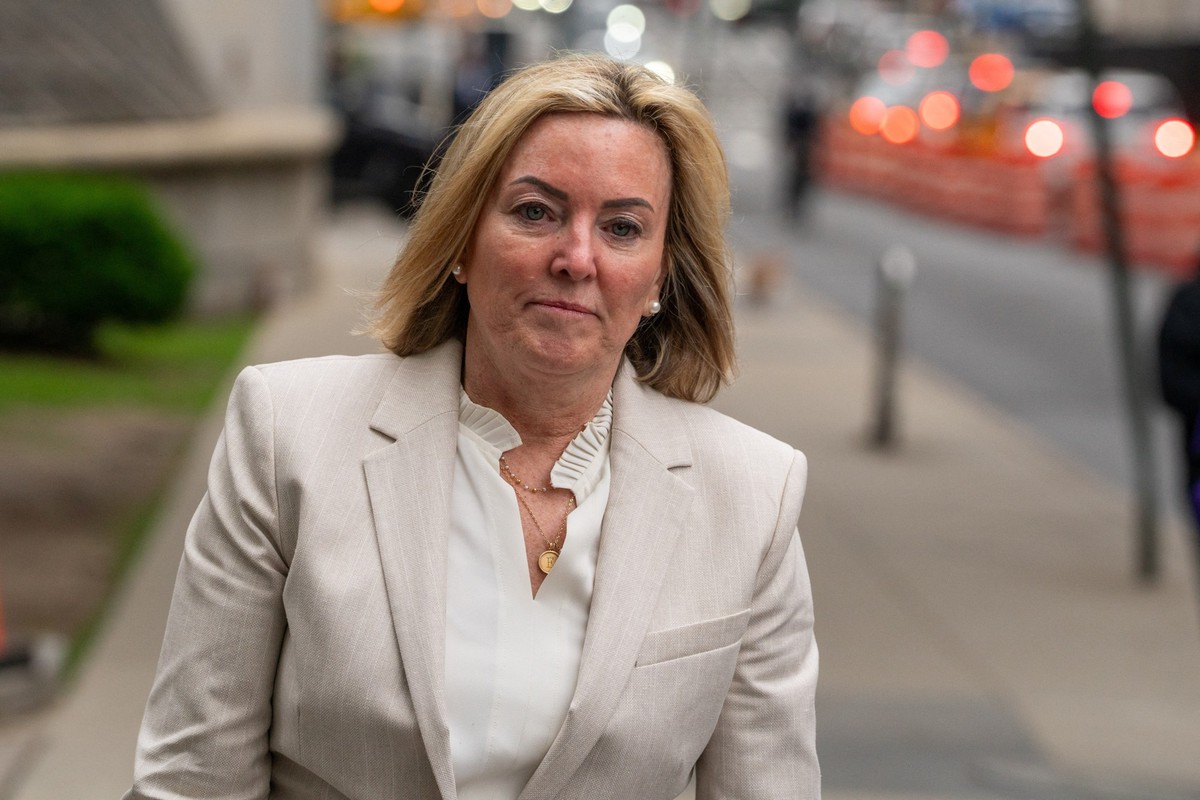 Dawn Hughes arrives at Federal court during the Sean "Diddy" Combs' sex trafficking and racketeering conspiracy trial at U.S. court in Manhattan, in New York City, U.S., May 21, 2025. R ...