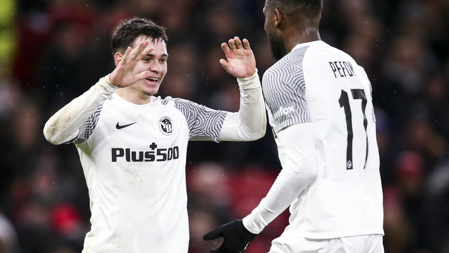 epa09630414 Young Boys&#039; Fabian Rieder (L) celebrates after scoring with Young Boys&#039; Jordan Siebatcheu during the UEFA Champions League group F soccer match between Manchester United and Youn ...