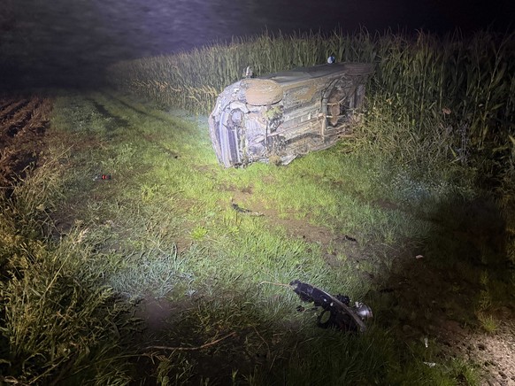 Der Wagen an der Unfallstelle.