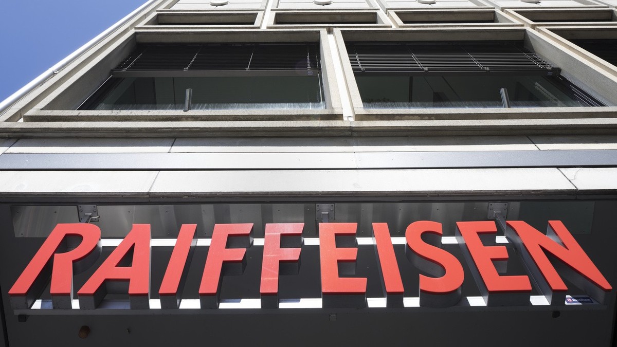 The logo of Raiffeisenbank at Limmatquai in Zurich, Switzerland, on April 18, 2018. (KEYSTONE/Gaetan Bally)

Das Logo der Raiffeisenbank am Limmatquai in Zuerich, aufgenommen am 18. April 2018. (KEYST ...