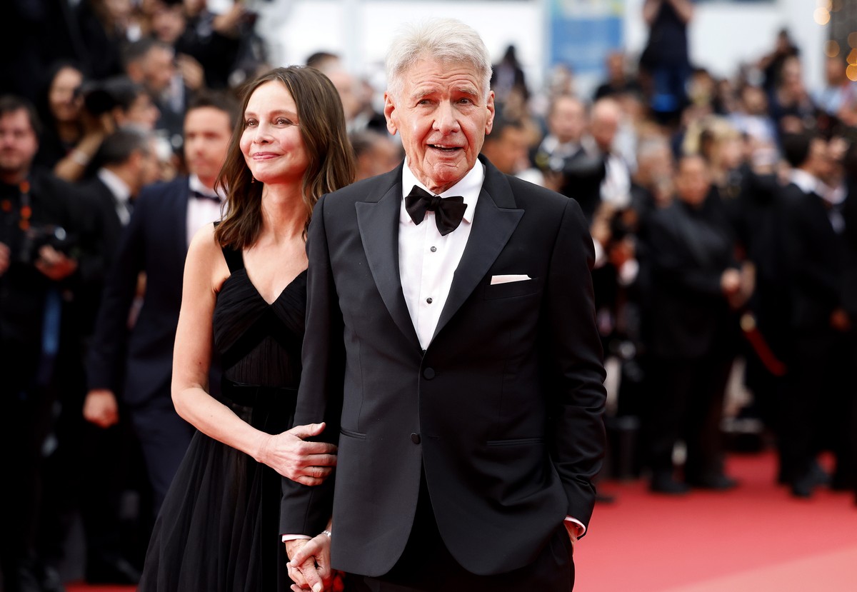 epa10637251 Harrison Ford (R) and Calista Flockhart arrive for the screening of 'Indiana Jones and the Dial of Destiny' during the 76th annual Cannes Film Festival, in Cannes, France, 18 May ...