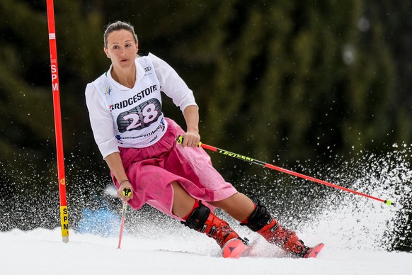 epa06593095 Michaela Kirchgasser of Austria clears a gate during the first run of the Women&#039;s Slalom race at the FIS Alpine Skiing World Cup in Ofterschwang, Germany, 10 March 2018. Michaela Kirc ...