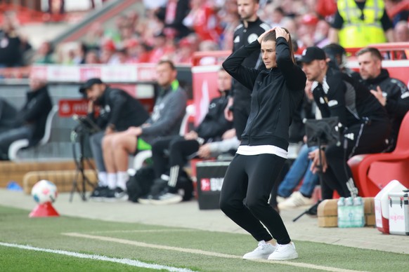 epa12898264 Unions new head coach Marie-Louise Eta reacts during the Bundesliga soccer match 1. FC Union Berlin and VfL Wolfsburg in Berlin, Germany, 18 April 2026. EPA/CLEMENS BILAN