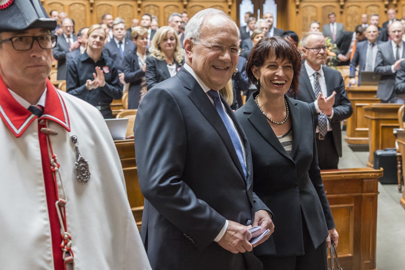 Johann Schneider-Ammann und Doris Leuthard, von links, werden von der Vereinigten Bundesversammlung zu ihrer Wahl zum Bundespraesidenten respektive zur Vizepraesidentin des Bundesrats fuer das Jahr 20 ...