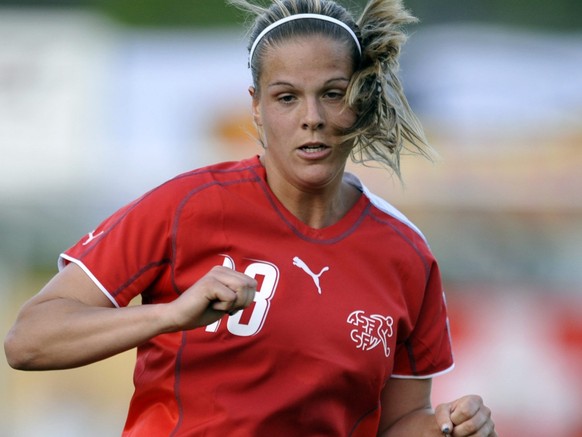 Switzerland&#039;s Desiree Grundbacher passes the ball during an UEFA Women&#039;s European Championship 2009 qualifying match between the women&#039;s national soccer teams of Switzerland and Wales i ...