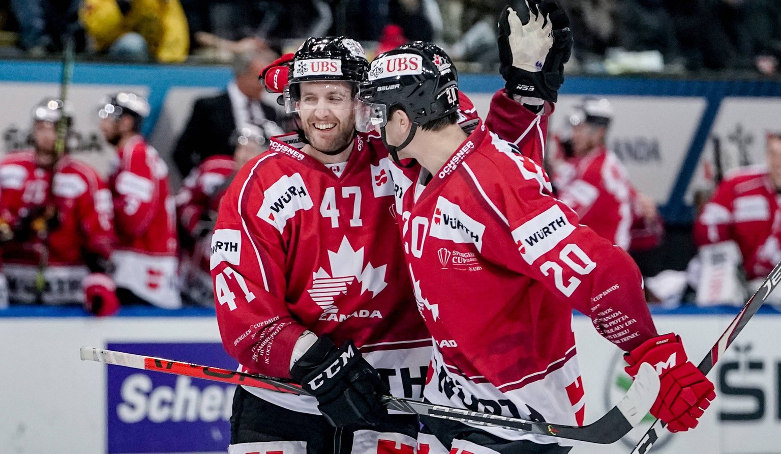 28.12.2019 Davos Spengler Cup Davos 2019 CANADA - DAVOS Andrew Macdonald canada Alex Grant canada Davos Schweiz *** 28 12 2019 Davos Spengler Cup Davos 2019 CANADA DAVOS Andrew Macdonald canada Alex G ...