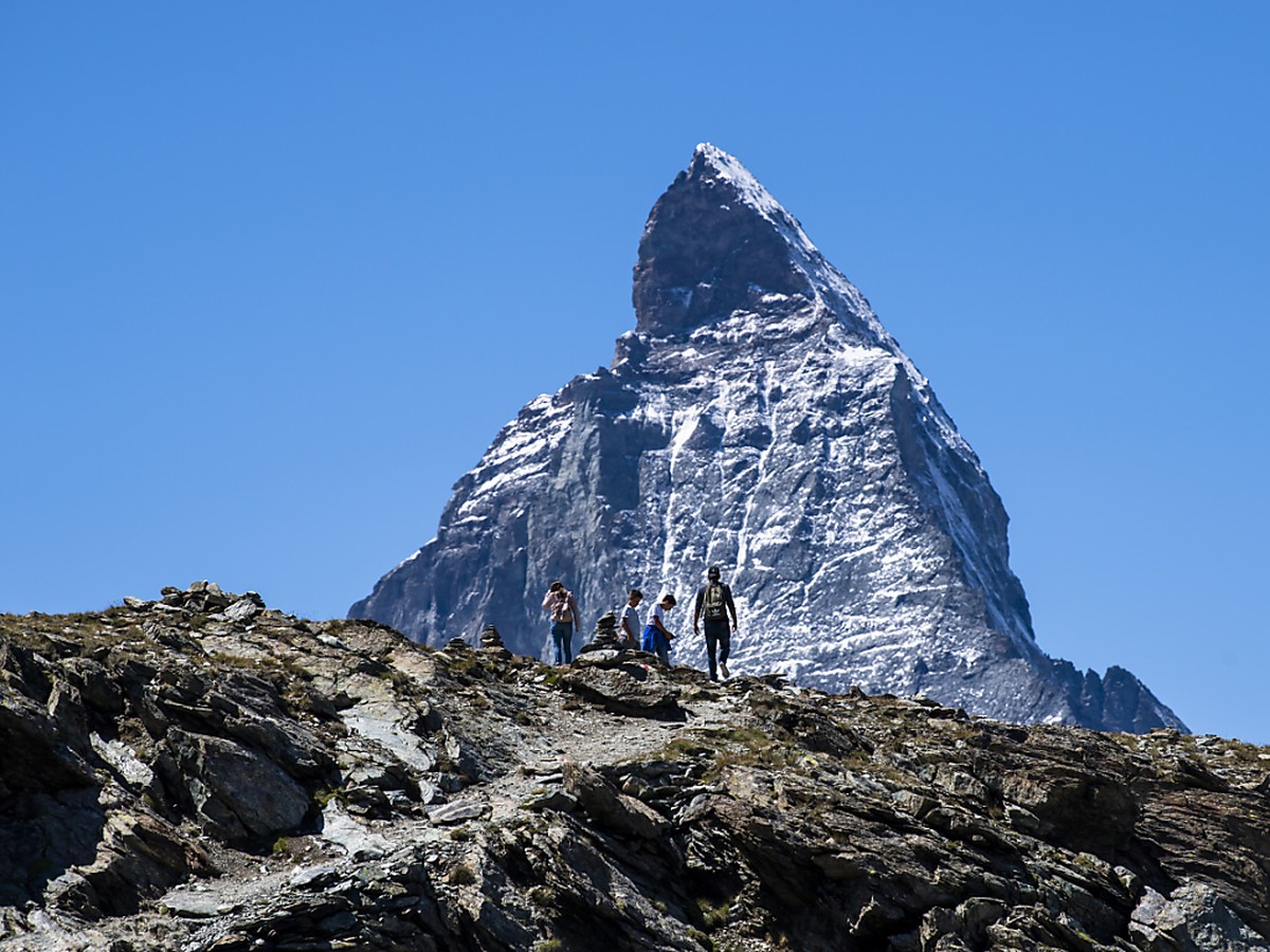 La cime du Cervin oscille de quelques nanom