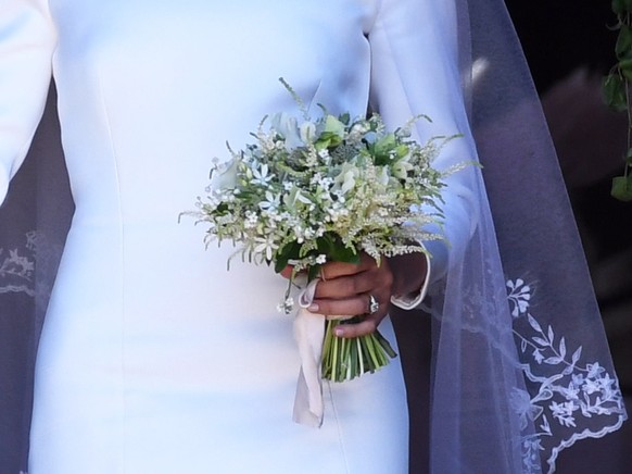 epa06750057 Britain&#039;s Prince Harry (L), Duke of Sussex and Meghan (R), Duchess of Sussex exit St George&#039;s Chapel in Windsor Castle after their royal wedding ceremony, in Windsor, Britain, 19 ...