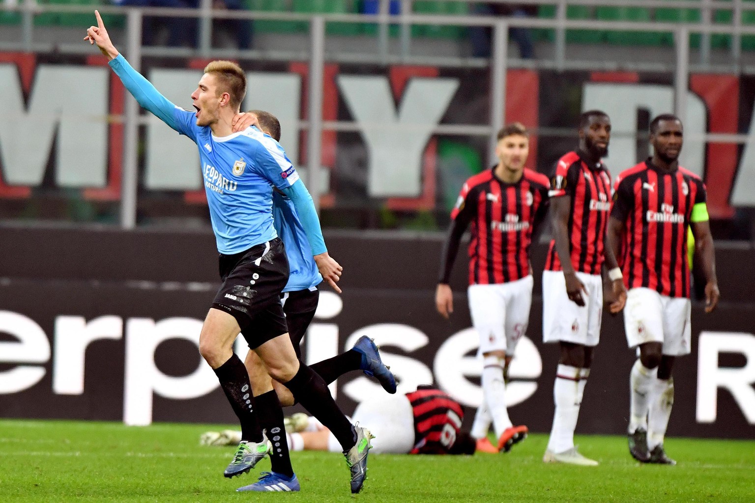 epa07197954 F91 Dudelange&#039;s David Turpel (L) celebrates after scoring the 1-2 goal during the UEFA Europa League group F soccer match between AC Milan and F91 Dudelange at Giuseppe Meazza Stadium ...