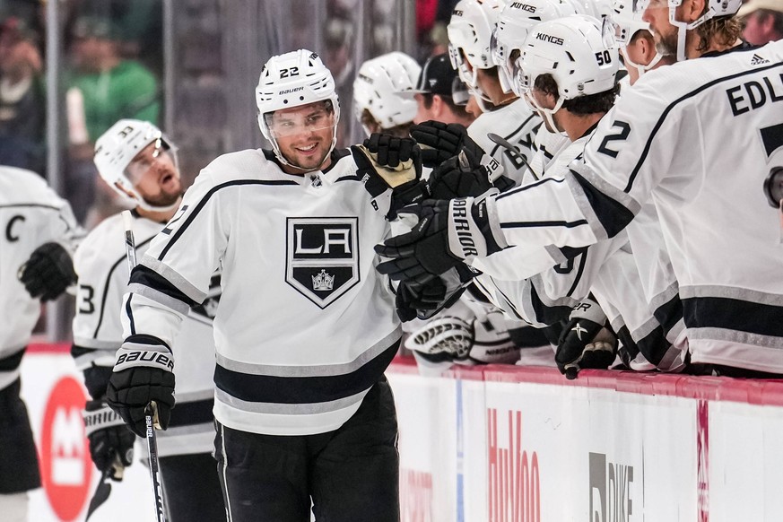 NHL, Eishockey Herren, USA Los Angeles Kings at Minnesota Wild Oct 15, 2022 Saint Paul, Minnesota, USA Los Angeles Kings left wing Kevin Fiala 22 celebrates his goal with teammates during the second p ...
