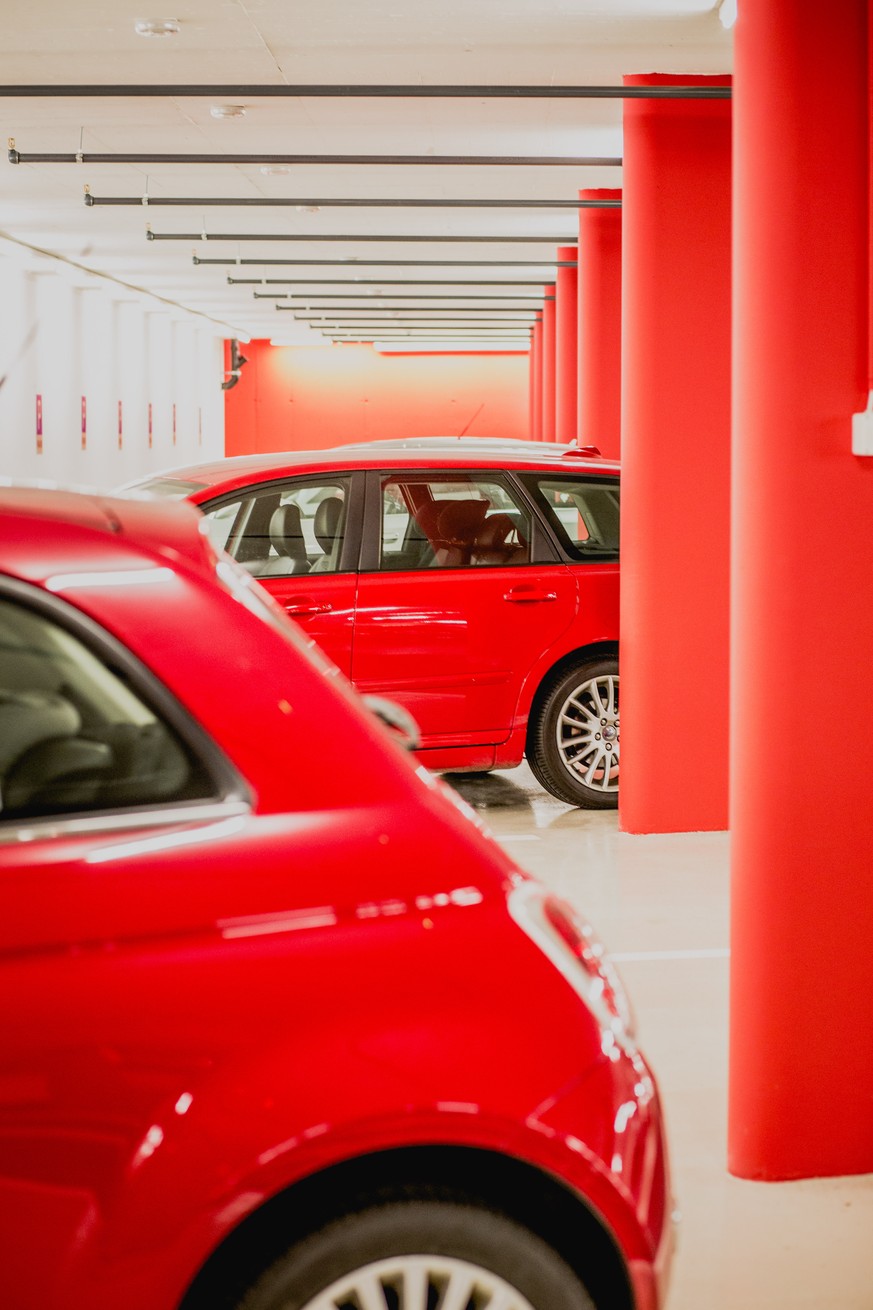 Eigentlich wird man grün vor Eifersucht. Und nicht rot. Aber Kafi hatte leider kein annähernd so schönes Bild in Grün. Vermutlich, weil es so wenig grüne Autos gibt.&nbsp;