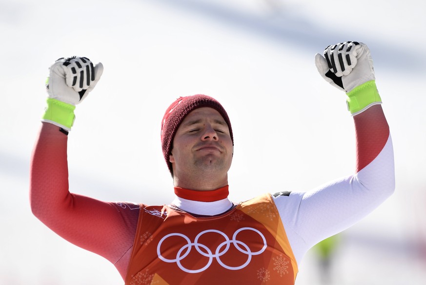 epa06526767 Bronze medal winner Beat Feuz of Switzerland poses during the venue ceremony of the Men&#039;s Downhill race at the Jeongseon Alpine Centre during the PyeongChang 2018 Olympic Games, South ...