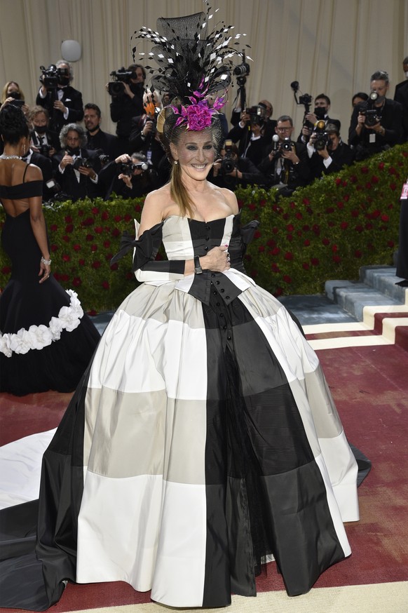 Sarah Jessica Parker attends The Metropolitan Museum of Art&#039;s Costume Institute benefit gala celebrating the opening of the &quot;In America: An Anthology of Fashion&quot; exhibition on Monday, M ...