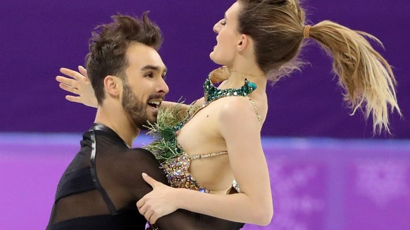 epa06541755 Gabriella Papadakis and Guillaume Cizeron of France in action during the Ice Dance Short Dance of the Figure Skating competition at the Gangneung Ice Arena during the PyeongChang 2018 Olym ...