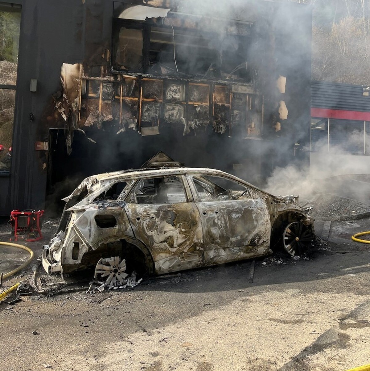 Brigandage et véhicules incendiés dans une usine à Courchavon