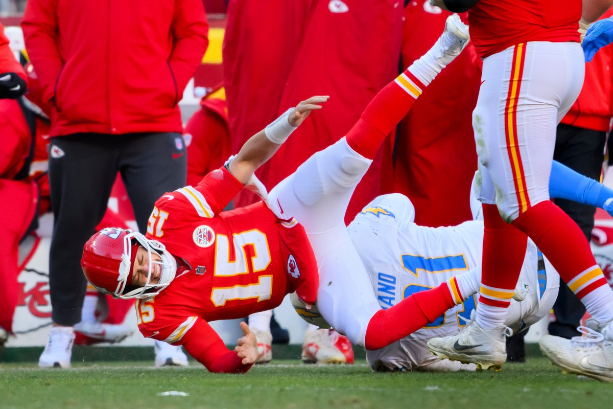 Kansas City Chiefs quarterback Patrick Mahomes (15) is injured after being tackled by Los Angeles Chargers defensive tackle Da'Shawn Hand (91) during the second half of an NFL football game, Sund ...