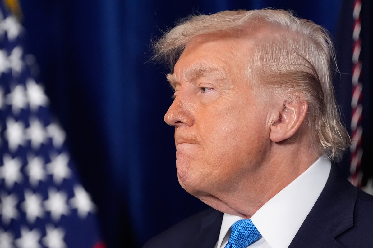 President Donald Trump listens to Defense Secretary Pete Hegseth during a news conference at Mar-a-Lago, Saturday, Jan. 3, 2026, in Palm Beach, Fla. (AP Photo/Alex Brandon)
Donald Trump