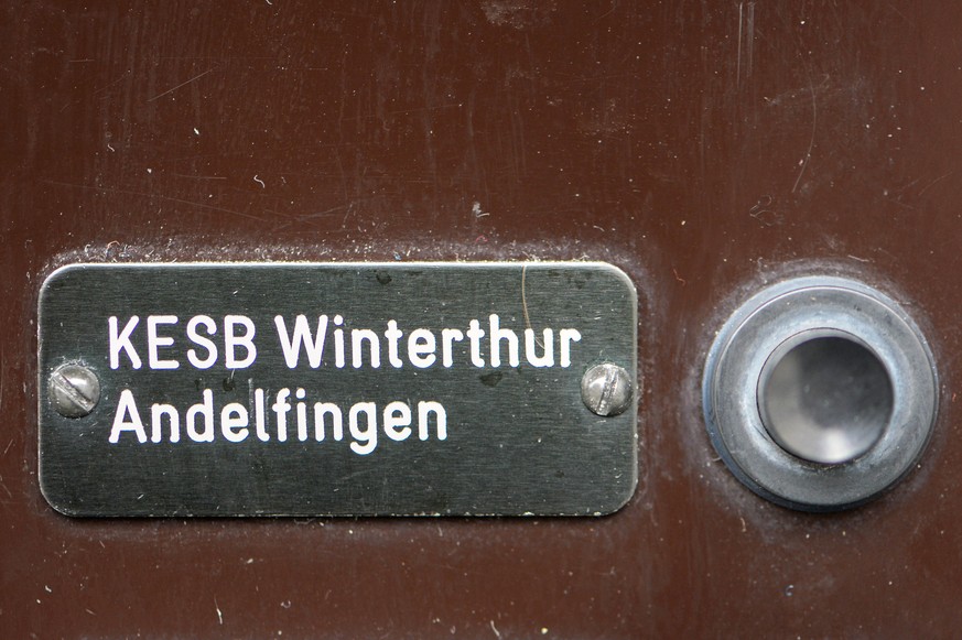 Klingelschild der Kindes- und Erwachsenenschutzbehörde Winterthur-Andelfingen.