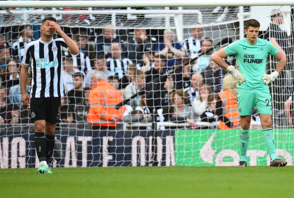 epa10614277 Fabian Schar (L) of Newcastle reacts ..during the English Premier League soccer match between Newcastle United and Arsenal London in Newcastle, Britain, 07 May 2023. EPA/PETER POWELL EDITO ...