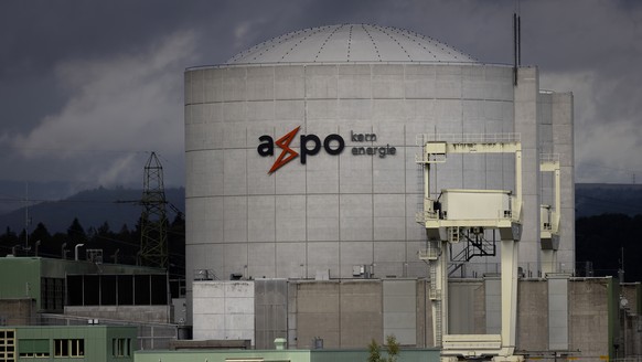 Das Kernkraftwerk Beznau mit dem Logo des Energiekonzerns Axpo, aufgenommen am Donnerstag, 15. September 2022 in Doettingen. (KEYSTONE/Michael Buholzer)
