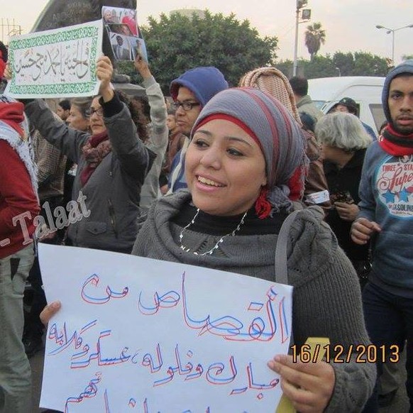 Hend Nafea an einer Demonstration gegen Folter.