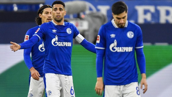 Schalke&#039;s Omar Mascarell, center, reacts during the German Bundesliga soccer match between VfL Wolfsburg and FC Schalke 04 at the Veltins-Arena in Gelsenkirchen, Germany, Saturday, Nov. 21, 2020. ...