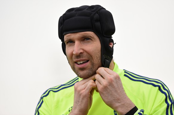 Oldie Cech kann sich bei Chelsea seine Kappe nur noch sporadisch aufsetzen.