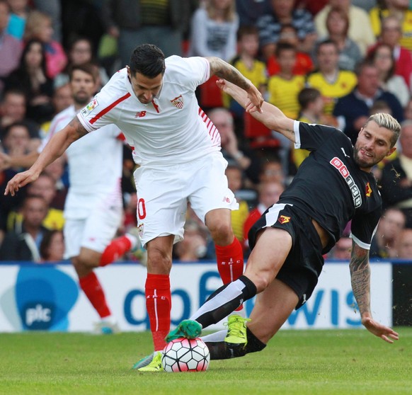 epa04868240 Sevilla&#039;s Vitolo (L) and Watford&#039;s Valon Behrami in action during a pre-season friendly fixture between Watford FC and Spanish side Sevilla at Vicarage road in Watford, Britain,  ...