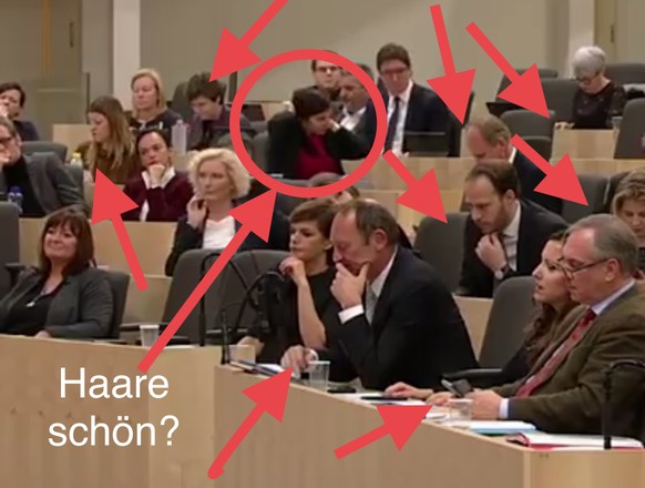 Der österreichische Kanzler starrt auf sein Handy – dann kommt diese unbezahlbare Frage
Naja, entweder hat er etwas sehr langweiliges/belangloses erzählt oder es sind so ziemlich alle Österreichischen ...