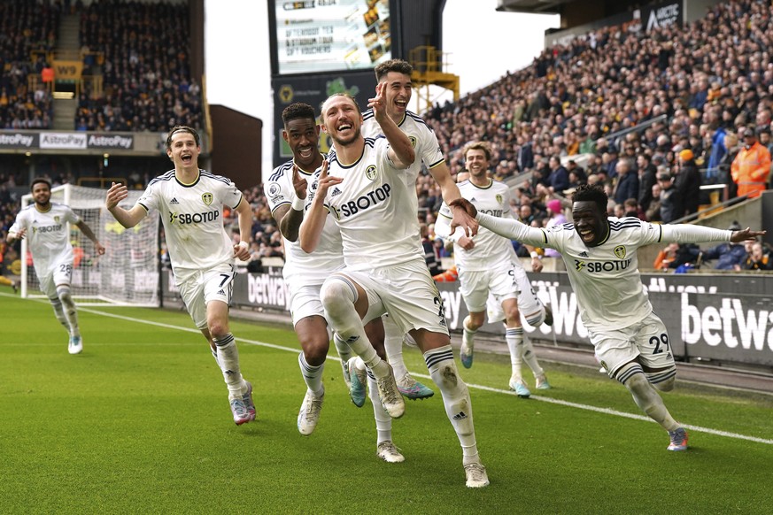 Leeds United&#039;s Luke Ayling, centre, celebrates scoring his side&#039;s second goal of the game with teammates during the English Premier League soccer match between Wolverhampton Wanderers and Le ...