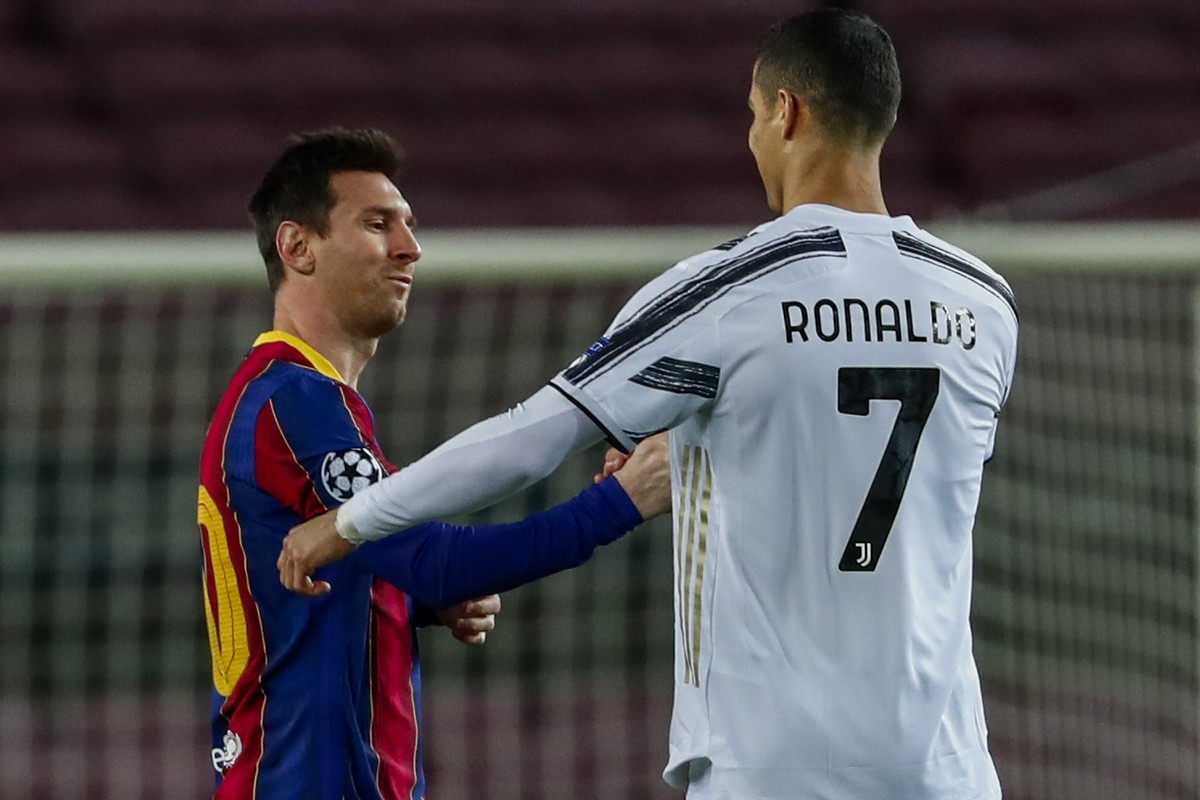Barcelona's Lionel Messi, left, shakes has with Juventus' Cristiano Ronaldo prior of the start of the Champions League group G soccer match between FC Barcelona and Juventus at the Camp Nou  ...
