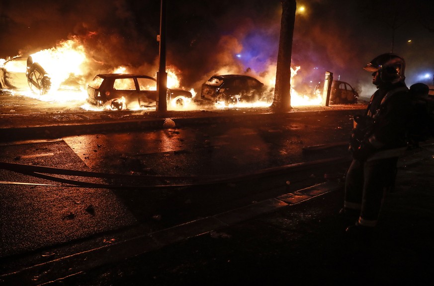 epa07201941 Firefighters extinguish blazes after cars were set alight during opposing riot police and protesters wearing yellow vests (gilets jaunes) and mixed radical elements , on Avenue Kleber in P ...