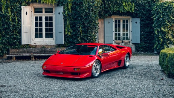 1991 Lamborghini Diablo

CHF160,000 - CHF200,000 

One of 873 examples of the Diablo in its original specification
 Houses a 5.7-litre V-12 engine producing 485 horsepower; paired with a five-speed ma ...