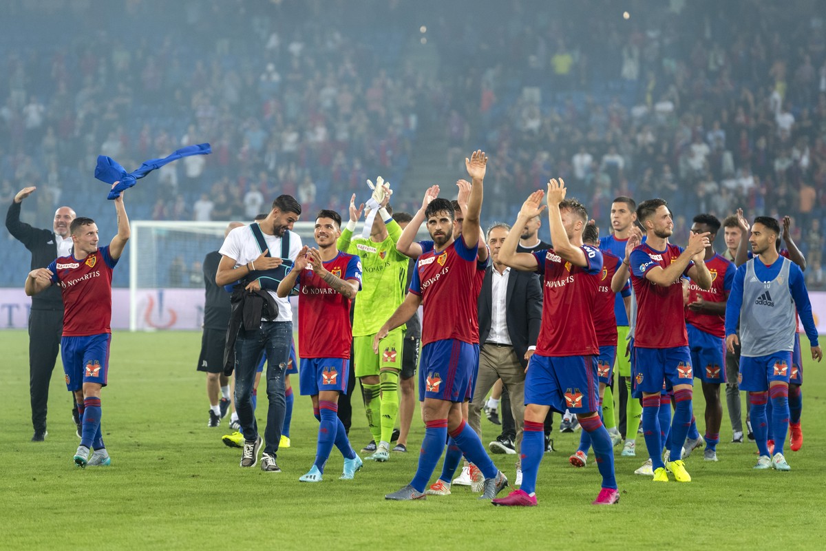 Basel's players cheer after winning the UEFA Champions League second qualifying round second leg match between Switzerland's FC Basel 1893 and Netherland's PSV Eindhoven in the St. Jako ...