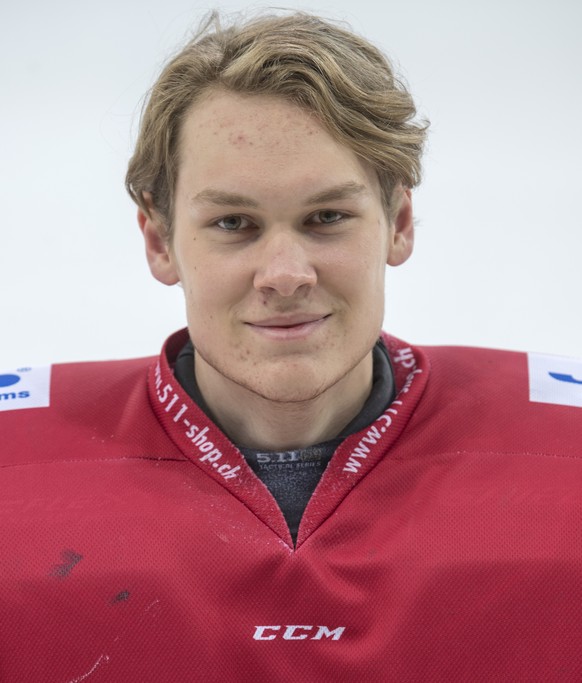 Tigers Goalie Akira Schmid, anlaesslich des offiziellen Fototermins, Saison 2018/19 am Freitag 10. August 2018, in der Ilfishalle in Langnau. (KEYSTONE/ /Marcel Bieri)