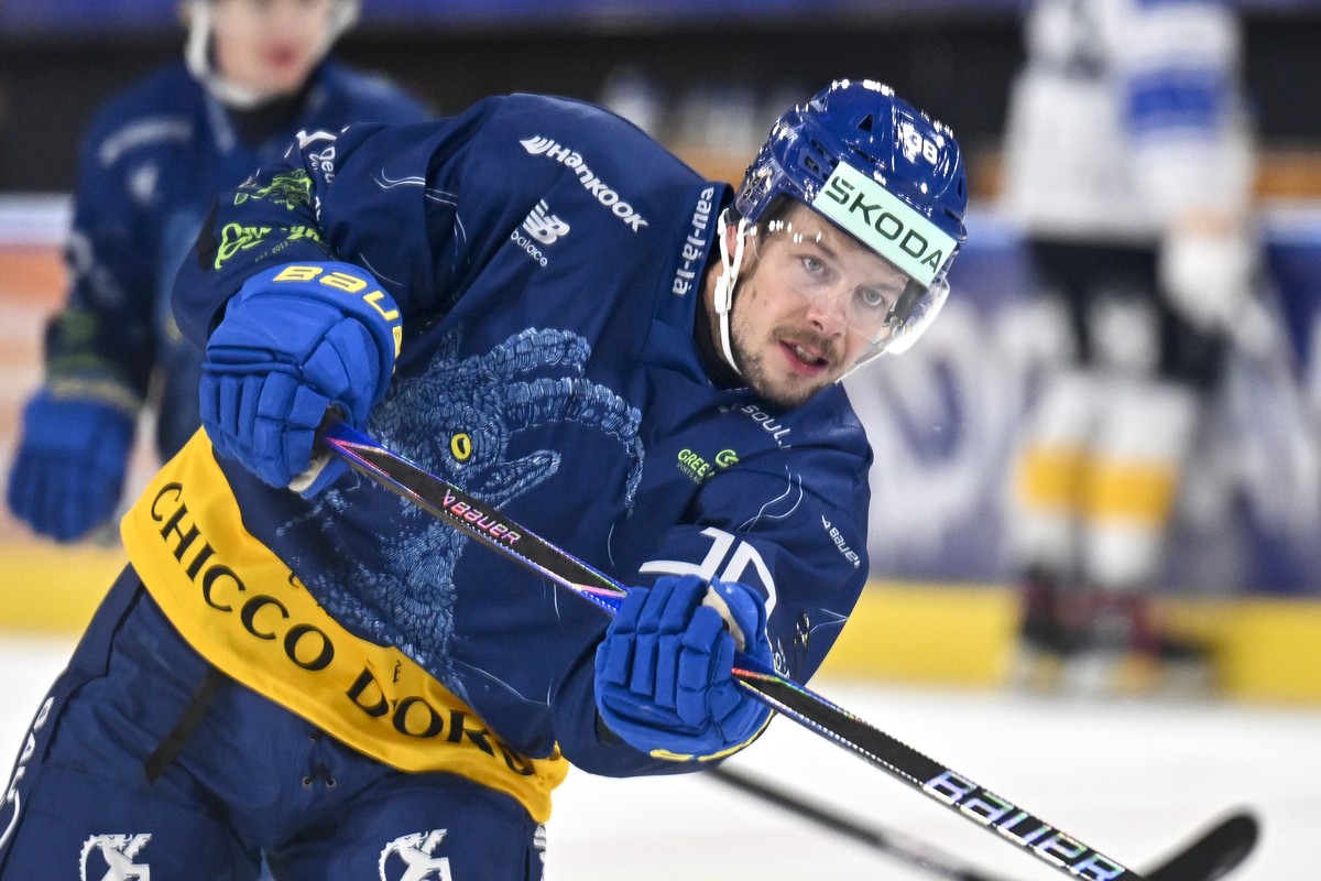 Lukas Frick (HCD) beim Warm Up, im Eishockey Spiel der National League zwischen dem HC Davos, HCD, und dem HC Ajoie, HCA, am Sonntag, 14. September 2025, in der zondacrypto-Arena in Davos. (KEYSTONE/J ...